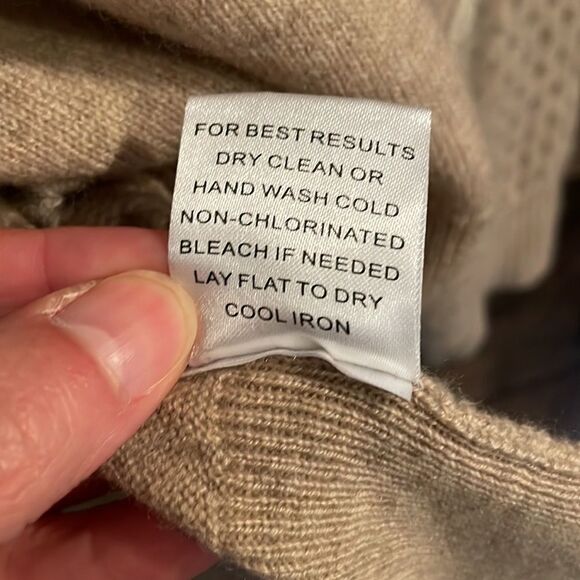 One Grey Day 100% Cashmere Hooded Sweater - Picture 9 of 10